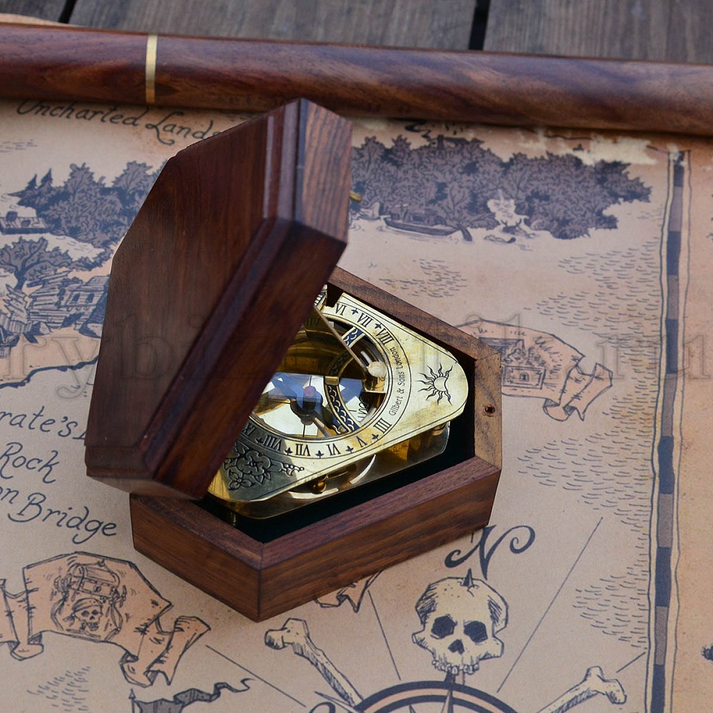 Солнечные часы-компас средние в деревянной шкатулке